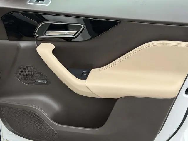 2017 Jaguar F-PACE 35t Prestige