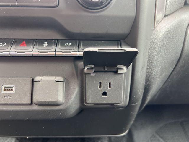 2020 Chevrolet Silverado 1500 4WD Double Cab Standard Bed Custom