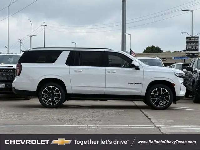 2023 Chevrolet Suburban 4WD RST