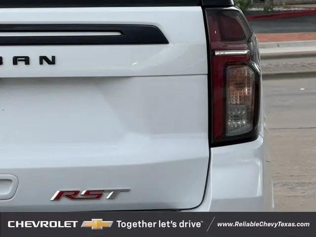 2023 Chevrolet Suburban 4WD RST