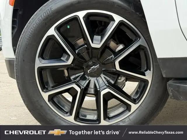 2023 Chevrolet Suburban 4WD RST