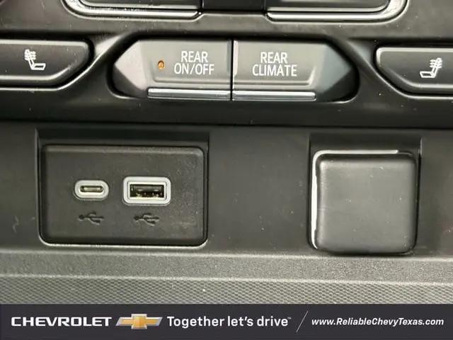 2023 Chevrolet Suburban 4WD RST