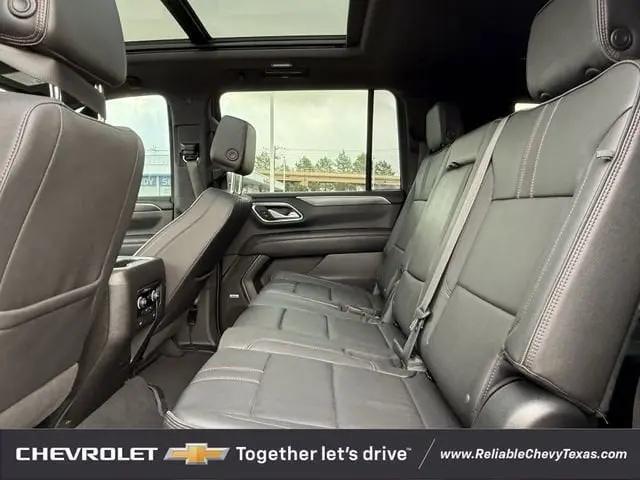 2023 Chevrolet Suburban 4WD RST