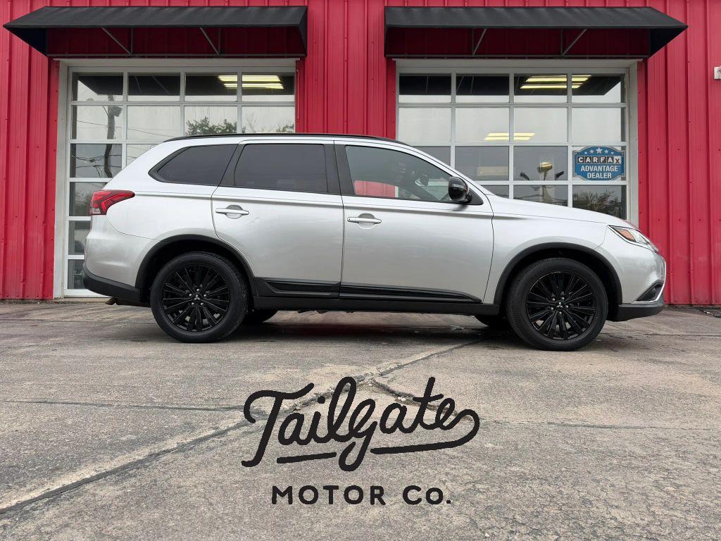 2020 Mitsubishi Outlander LE FWD's photo
