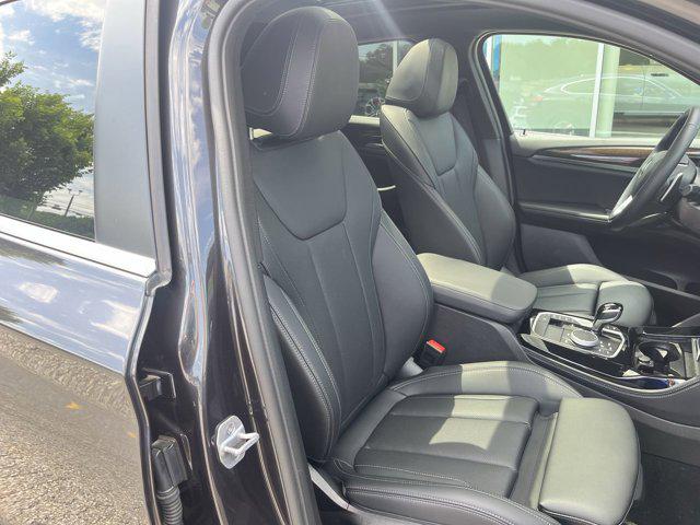 2025 BMW X4 xDrive30i