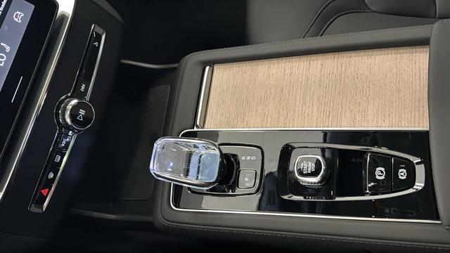 2026 Volvo XC90 Plug-In Hybrid Plus, T8 AWD, Electric/Gasoline, Bright, 6 Seats