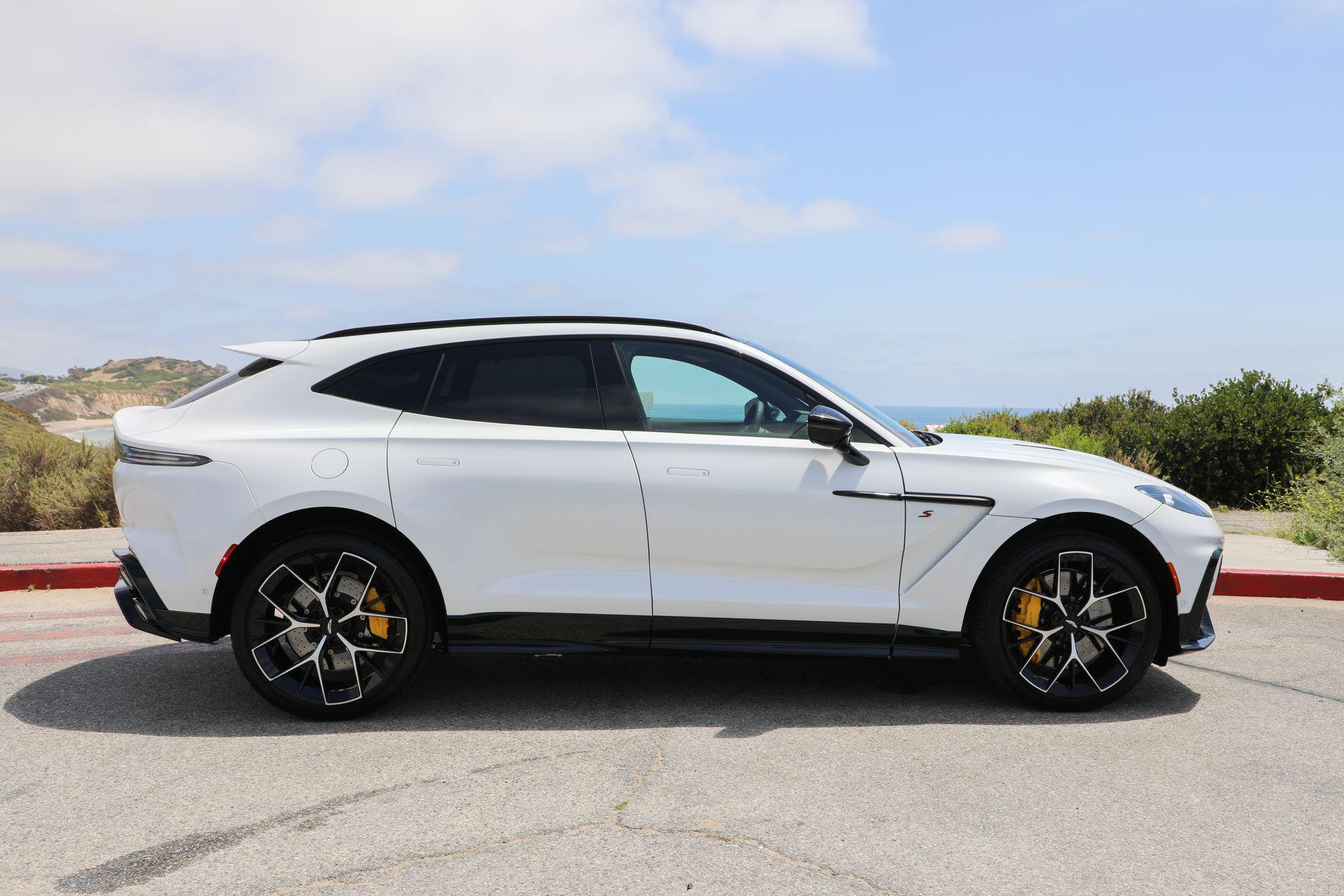 Aston Martin 2026 DBX S