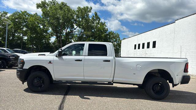 2026 RAM Ram 3500 RAM 3500 TRADESMAN CREW CAB 4X4 8 BOX