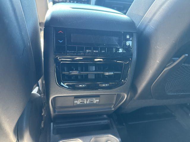 2024 Jeep Grand Cherokee L Laredo 4x4