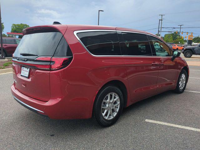 2027 Chrysler Pacifica Select