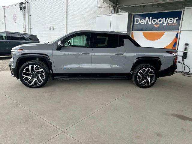 2025 Chevrolet Silverado EV RST