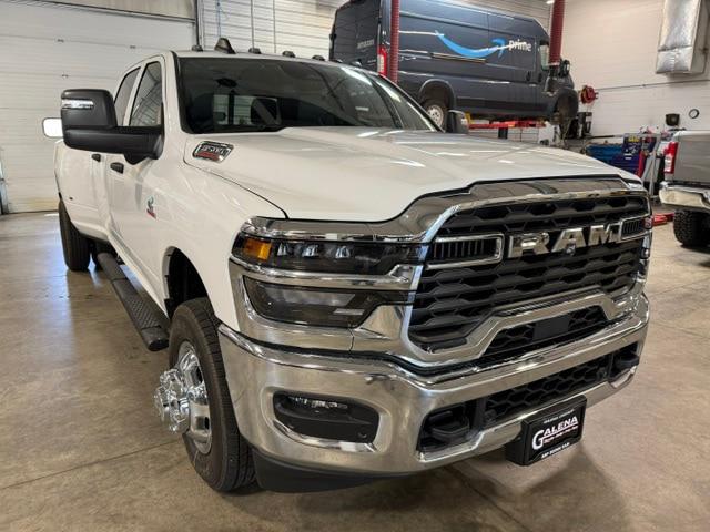 2026 RAM Ram 3500 RAM 3500 TRADESMAN CREW CAB 4X4 8 BOX
