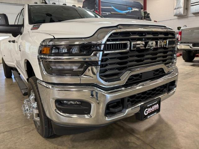 2026 RAM Ram 3500 RAM 3500 TRADESMAN CREW CAB 4X4 8 BOX