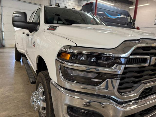 2026 RAM Ram 3500 RAM 3500 TRADESMAN CREW CAB 4X4 8 BOX