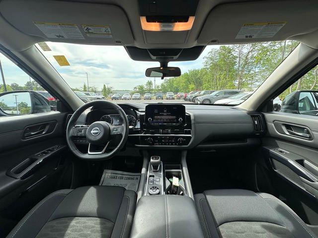 2025 Nissan Pathfinder SV 4WD