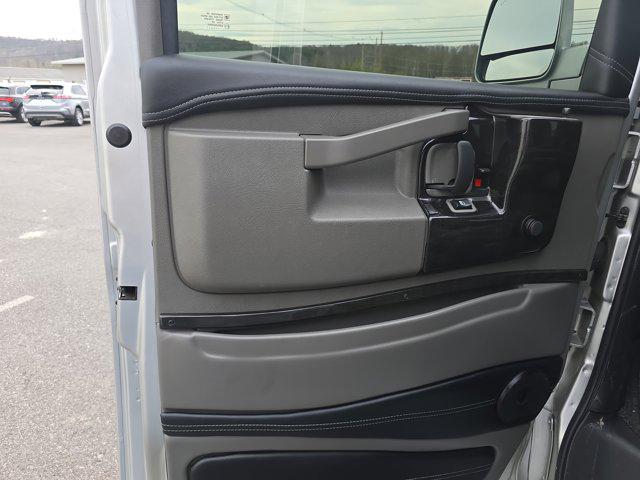2021 Chevrolet Express Passenger RWD 2500 Regular Wheelbase LS