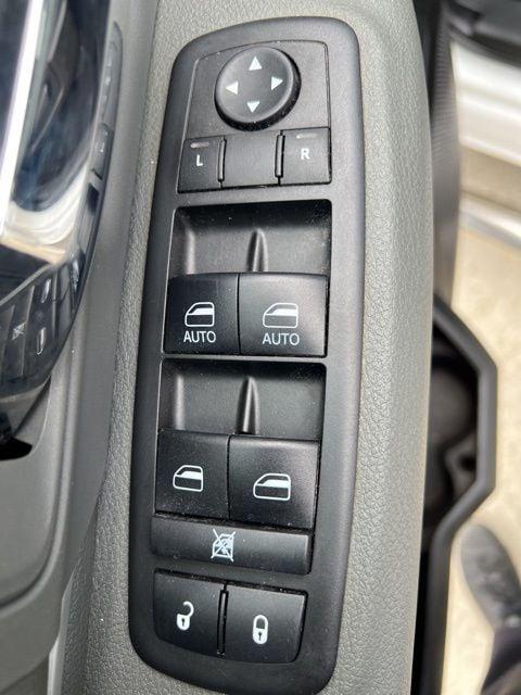 2019 Ram 1500 Classic SLT Crew Cab 4x4 6'4" Box