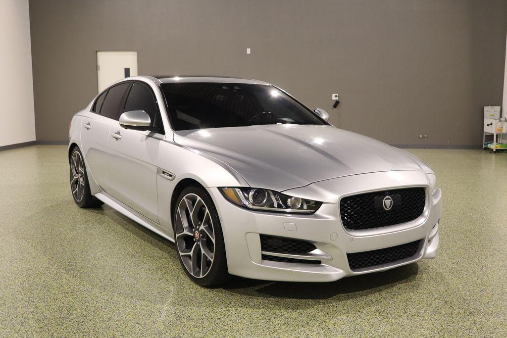2017 Jaguar XE 35t R-Sport's photo