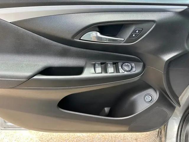 2025 Buick NV Preferred FWD