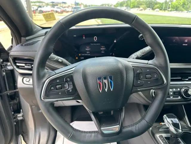 2025 Buick NV Preferred FWD