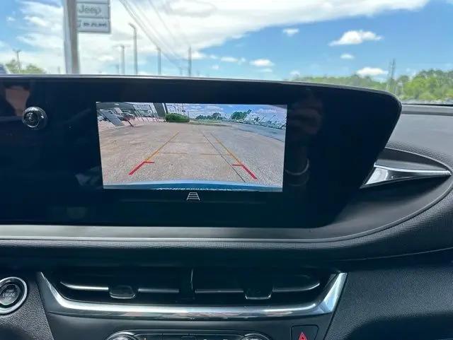 2025 Buick NV Preferred FWD