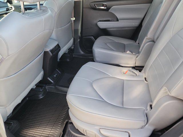 2025 Toyota Highlander Hybrid XLE