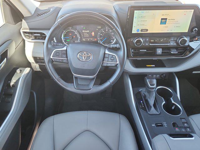 2025 Toyota Highlander Hybrid XLE