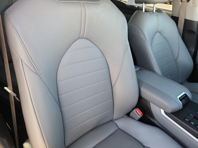 2025 Toyota Highlander Hybrid XLE
