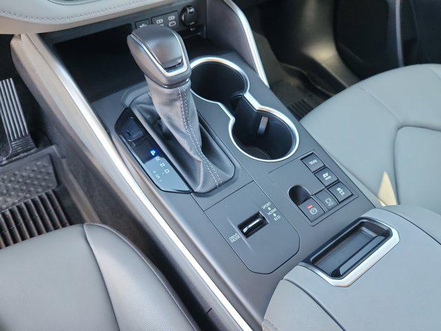 2025 Toyota Highlander Hybrid XLE