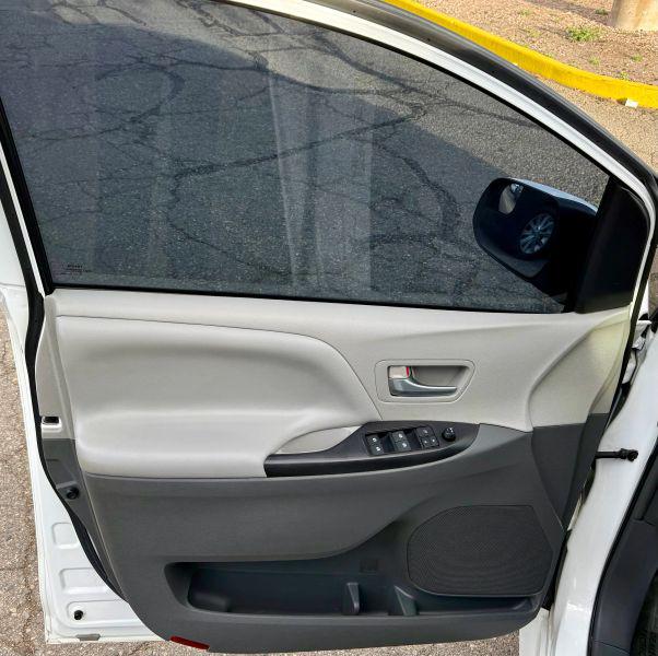 2015 Toyota Sienna LE 7 Passenger