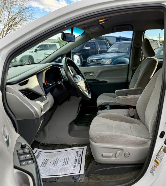 2015 Toyota Sienna LE 7 Passenger