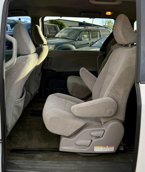 2015 Toyota Sienna LE 7 Passenger