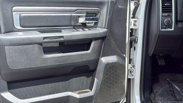 2024 Ram 1500 Classic Warlock Crew Cab 4x4 5'7" Box