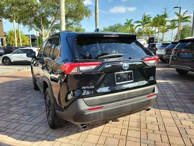 2022 Toyota RAV4 Hybrid XLE Premium