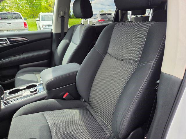 2017 Nissan Pathfinder SV