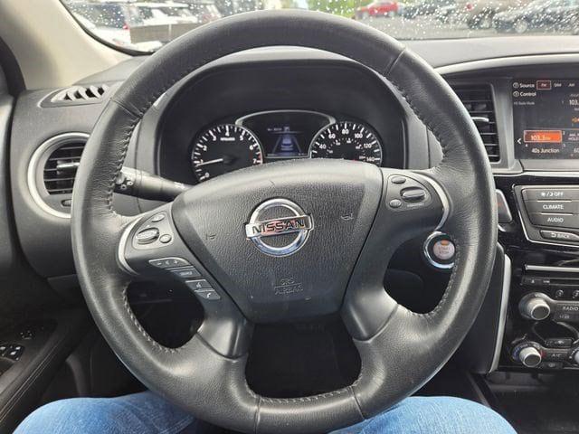 2017 Nissan Pathfinder SV