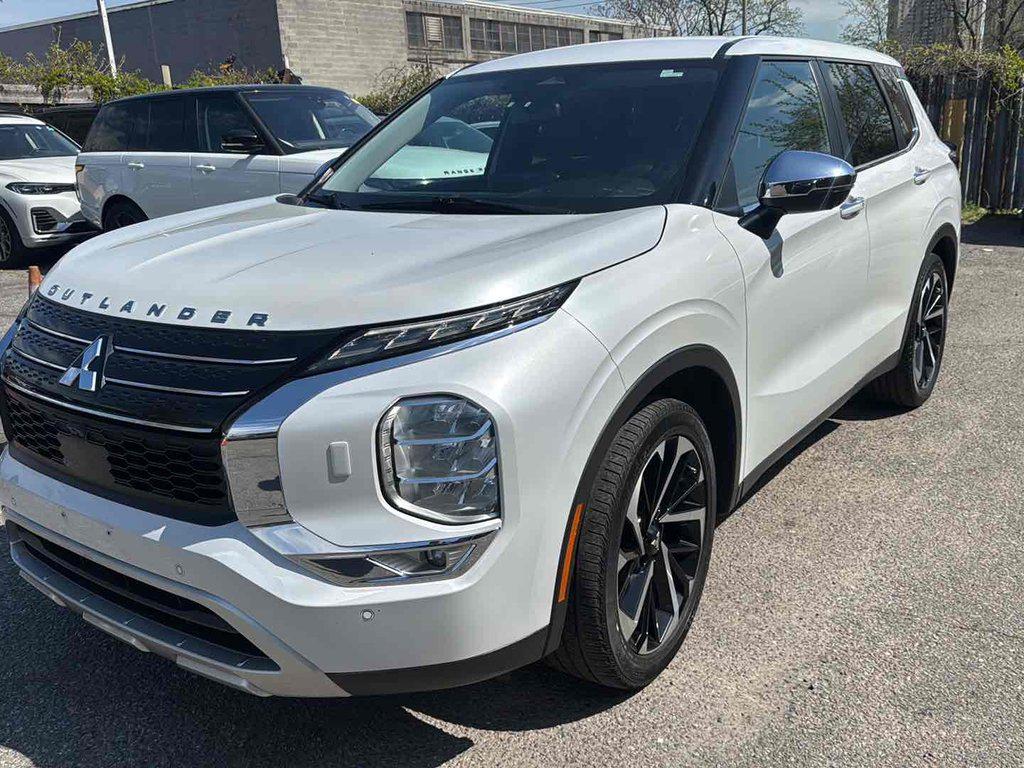 White Diamond 2022 Mitsubishi Outlander SE S-AWC SUV / Crossover All-Wheel Drive Automatic