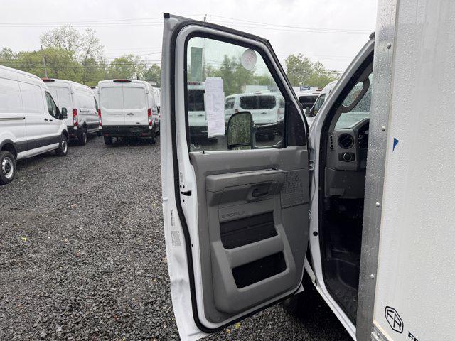 2027 Ford E-Series Cutaway Box Dry Freight