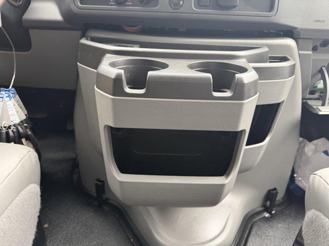 2027 Ford E-Series Cutaway Box Dry Freight