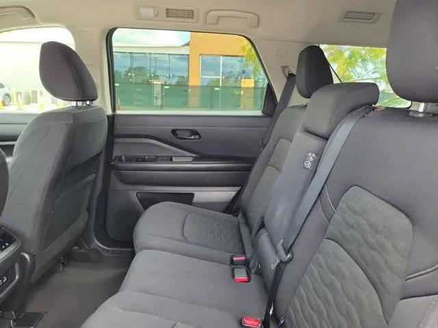 2025 Nissan Pathfinder SV FWD