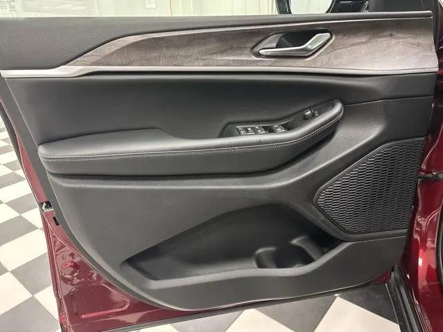 2026 Jeep Grand Cherokee L Altitude 4x4