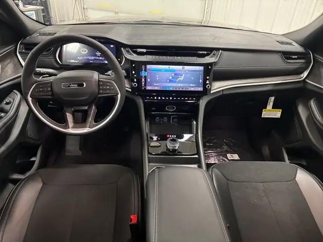 2026 Jeep Grand Cherokee L Altitude 4x4