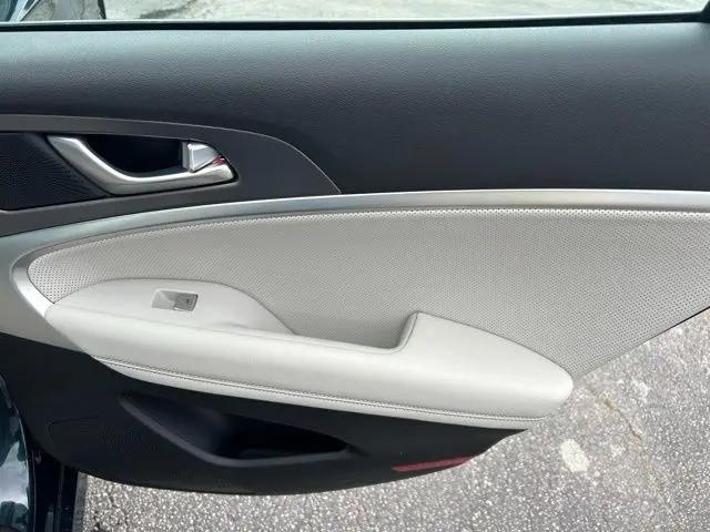 2025 Genesis G70 2.5T RWD