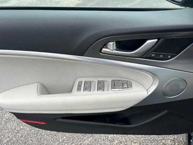 2025 Genesis G70 2.5T RWD