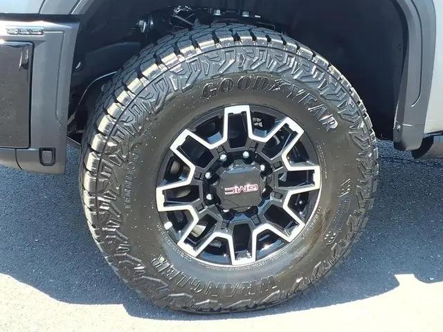 2026 GMC Sierra 2500HD Crew Cab, Standard Bed, AT4X, 4WD