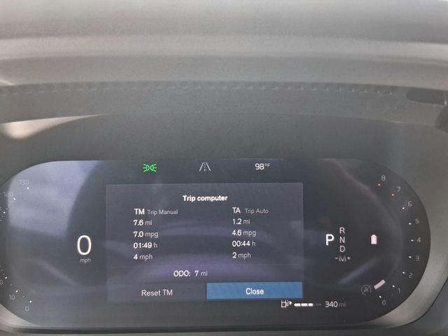 2026 Volvo XC40 Core, B5 AWD Gas (mild hybrid), Dark