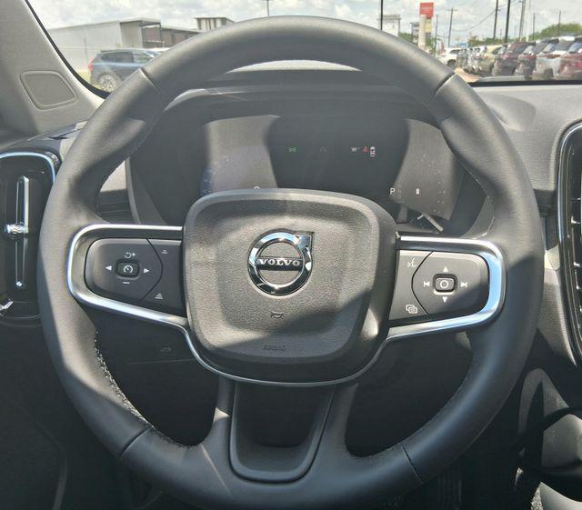 2026 Volvo XC40 Core, B5 AWD Gas (mild hybrid), Dark