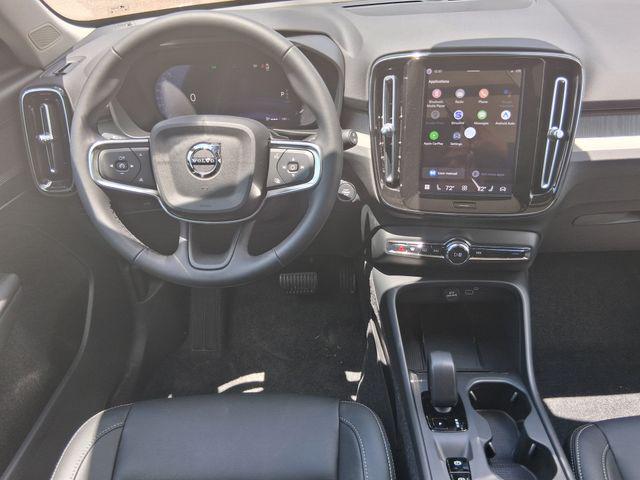 2026 Volvo XC40 Core, B5 AWD Gas (mild hybrid), Dark