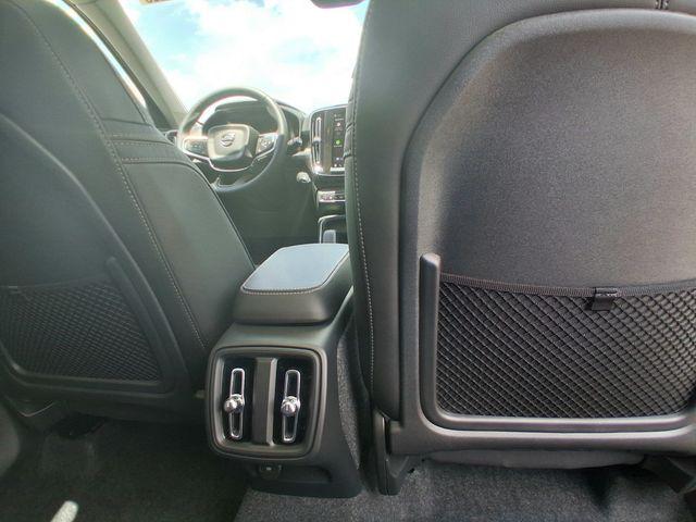 2026 Volvo XC40 Core, B5 AWD Gas (mild hybrid), Dark