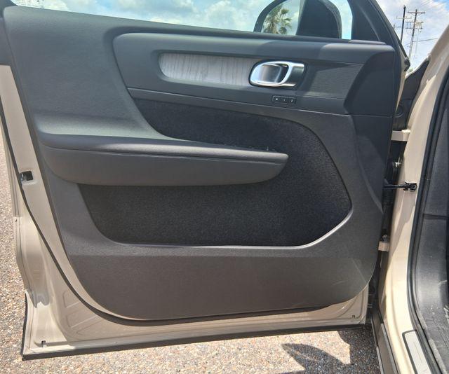 2026 Volvo XC40 Core, B5 AWD Gas (mild hybrid), Dark